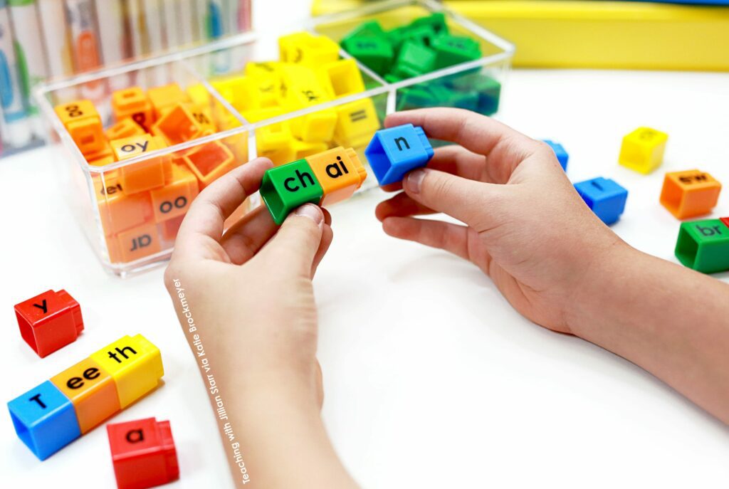 word ladders using phoneme snap cubes